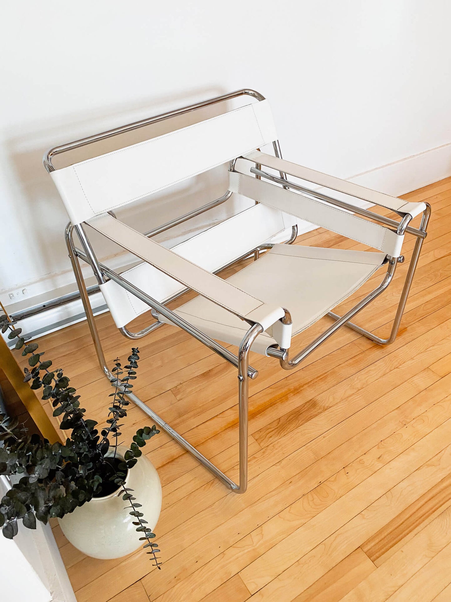 Chaise Mid-century Wassily blanche