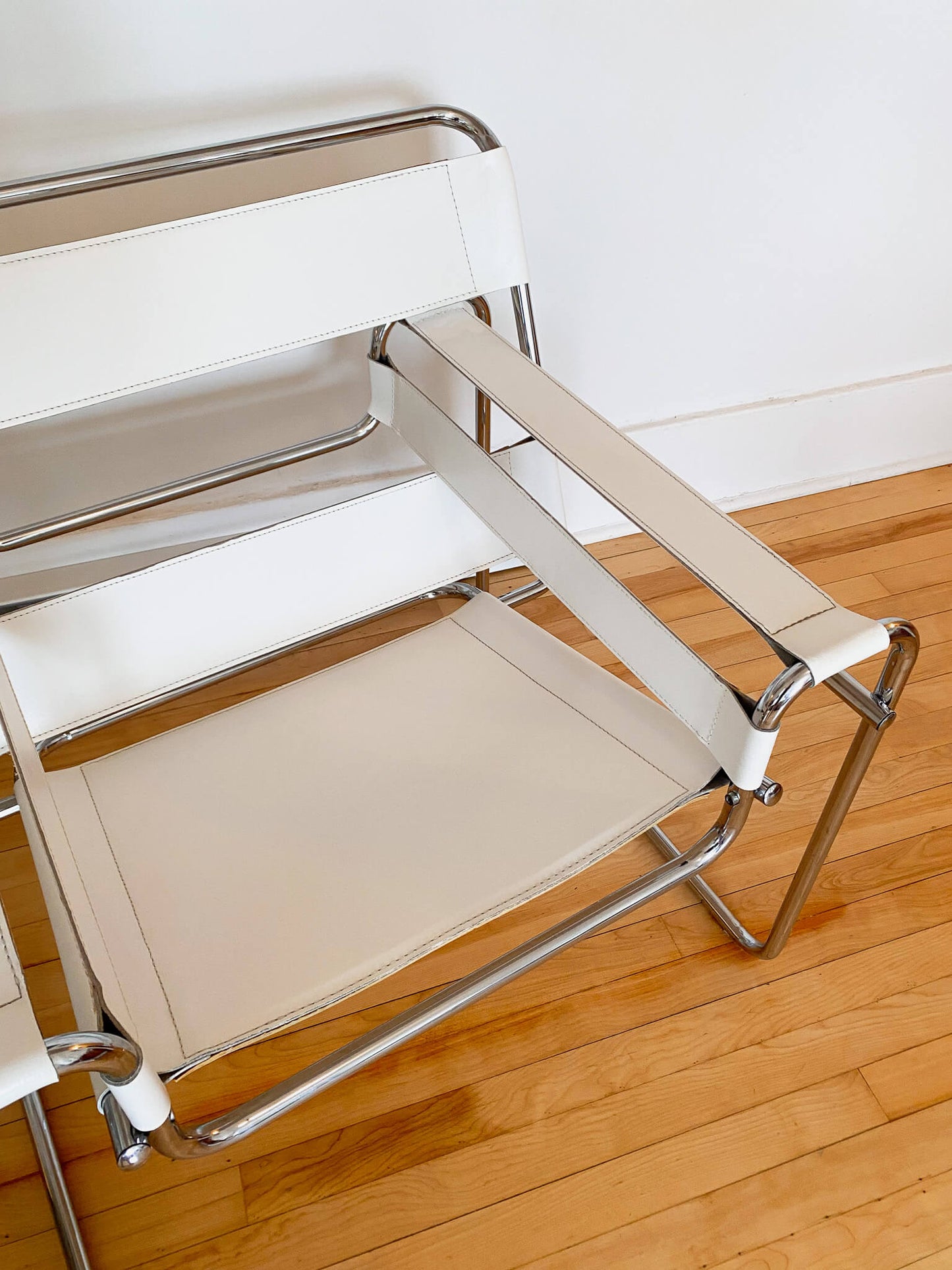 Chaise Mid-century Wassily blanche