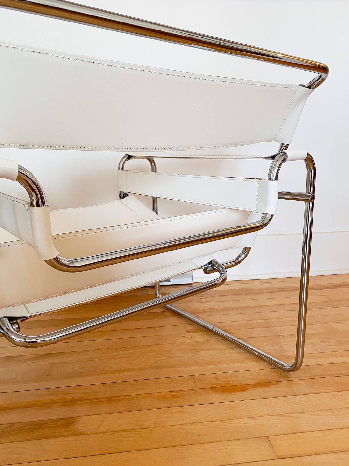 Chaise Mid-century Wassily blanche