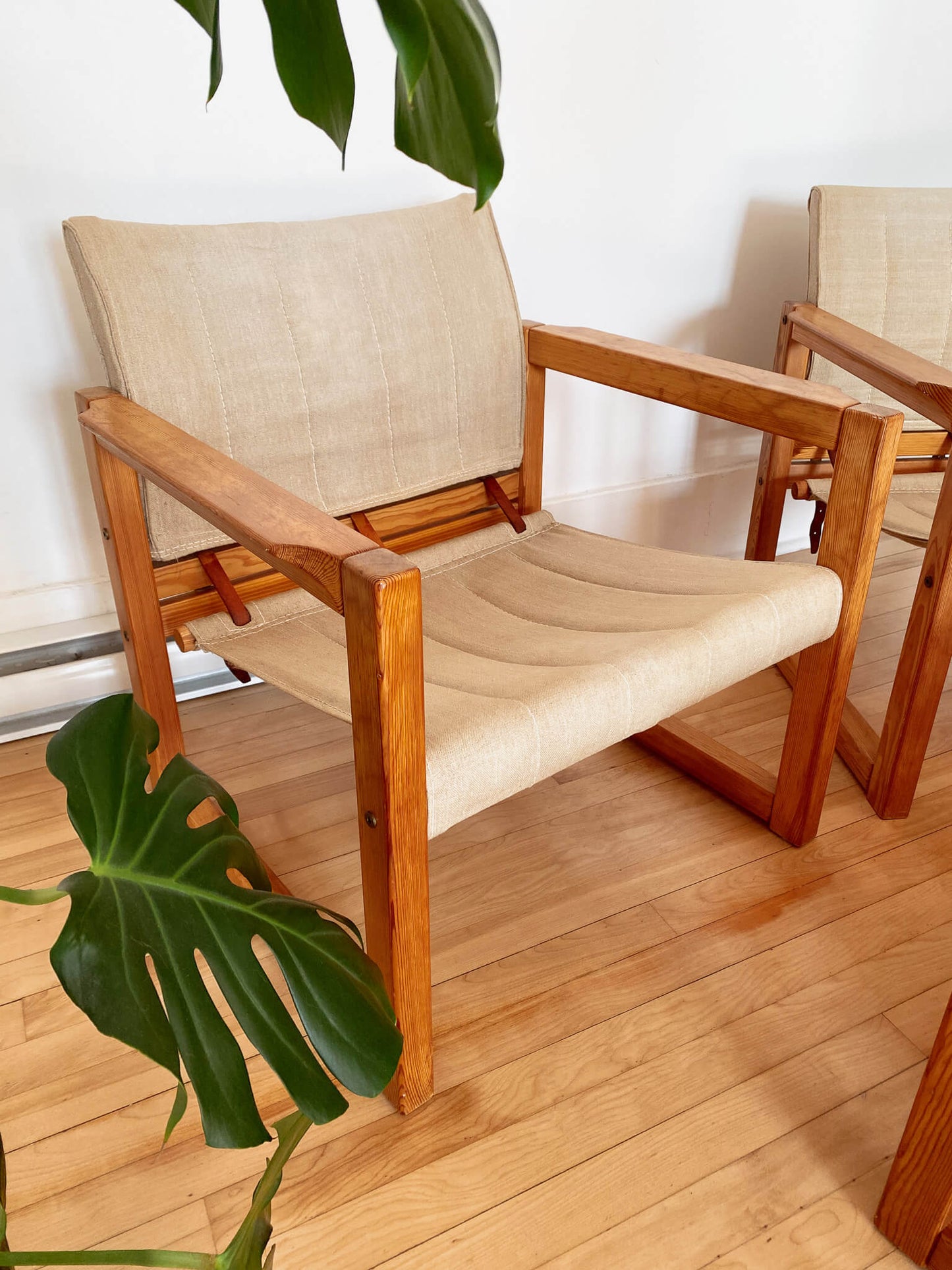 Ensemble de deux fauteuils vintage IKEA Diana Safari avec la table à café assortie