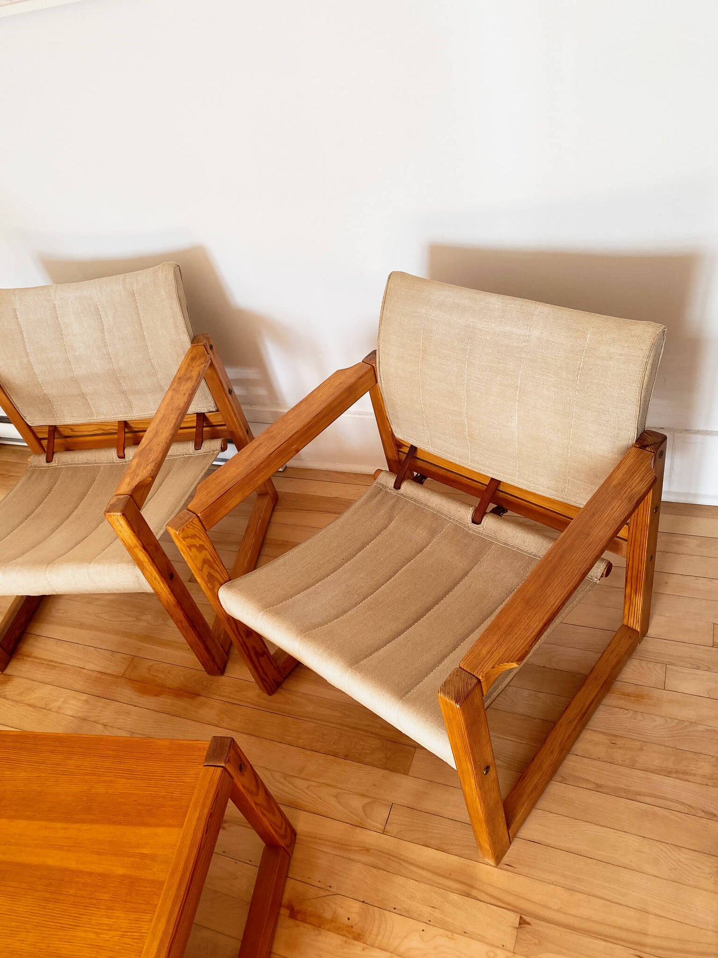 Ensemble de deux fauteuils vintage IKEA Diana Safari avec la table à café assortie