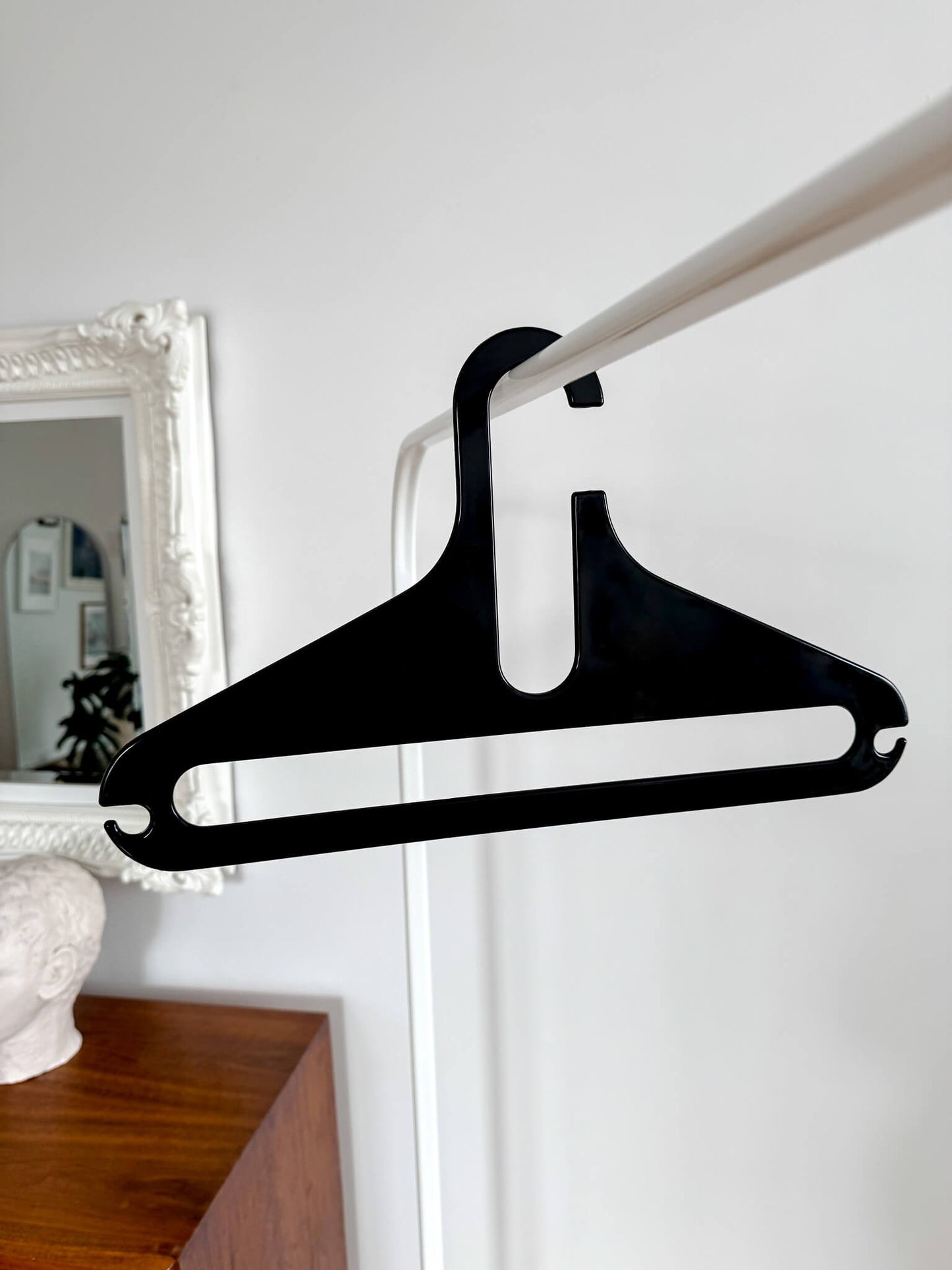 Cintres vintage colorés Space Age