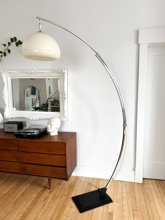Lampe sur pied vintage Mid-Century en arc avec hauteur ajustable