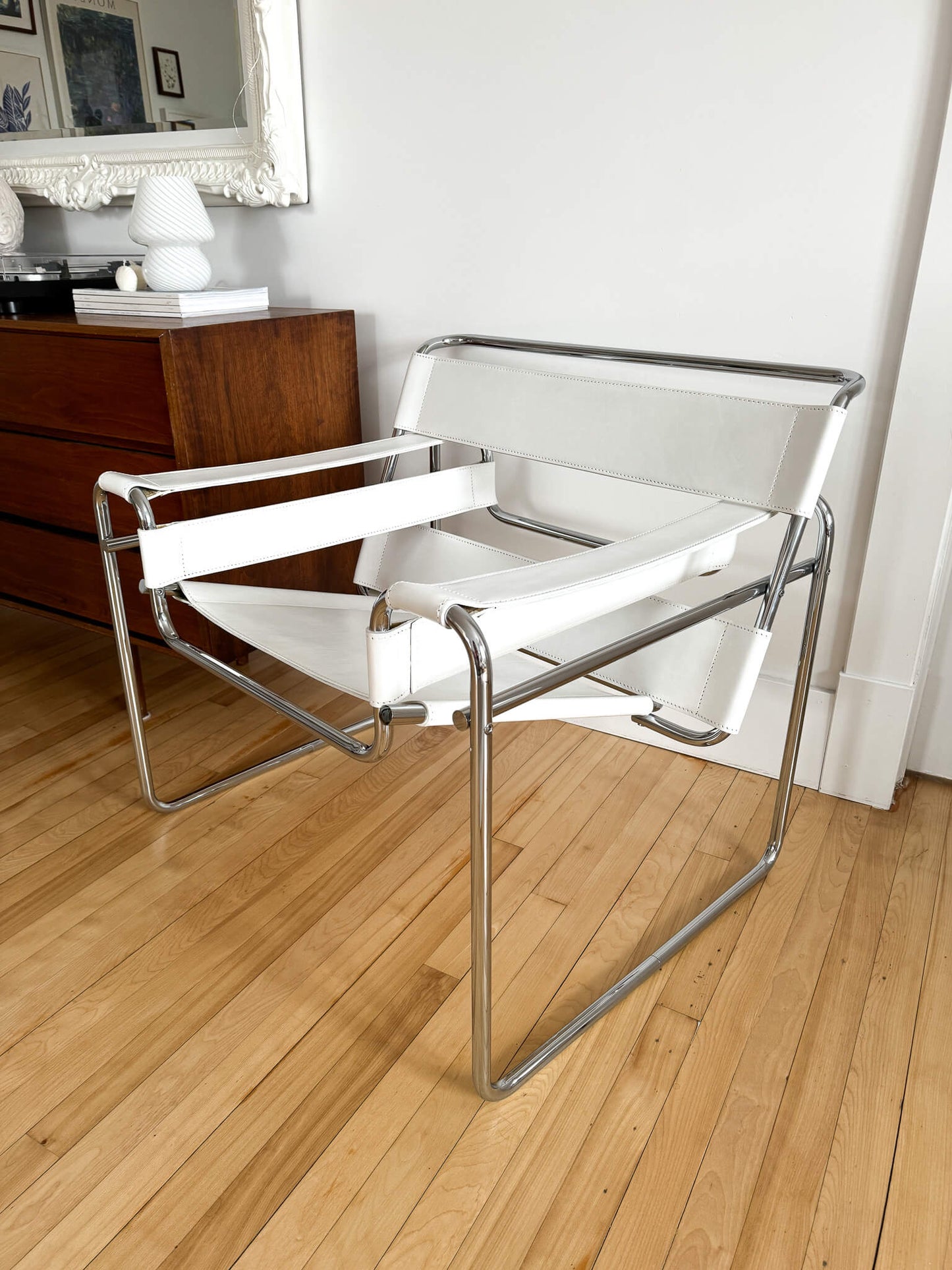 Chaise Mid-century Wassily blanche (restaurée)