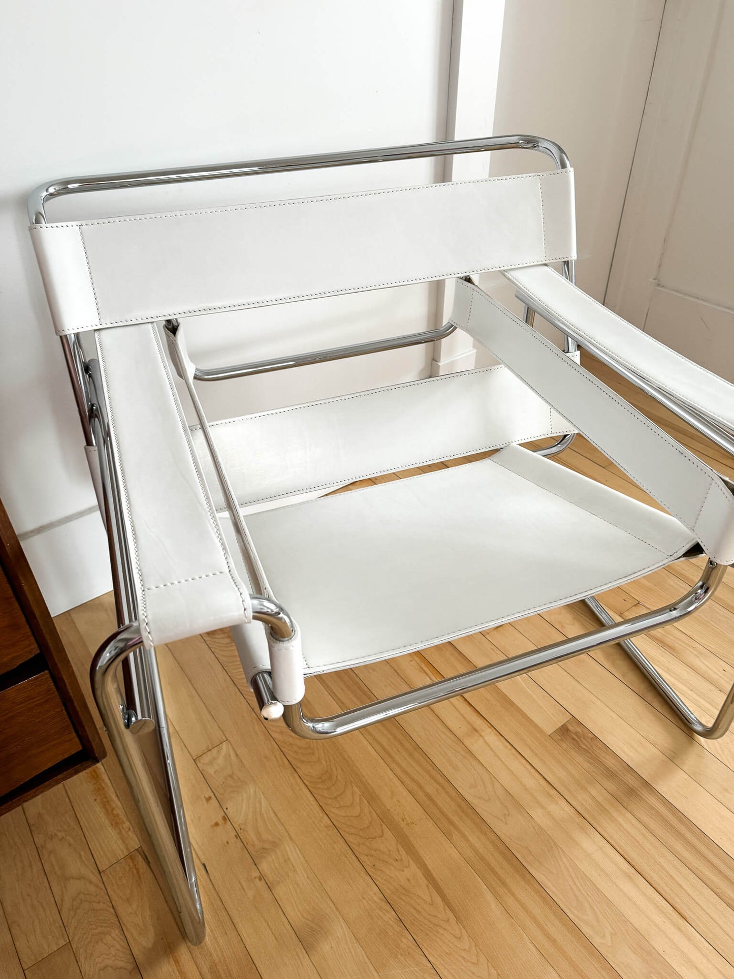 Chaise Mid-century Wassily blanche (restaurée)