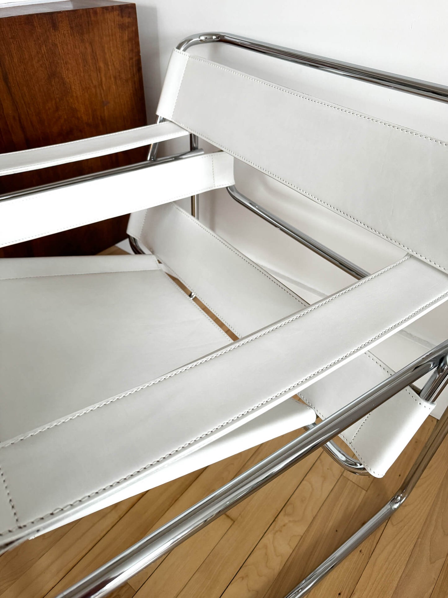 Chaise Mid-century Wassily blanche (restaurée)