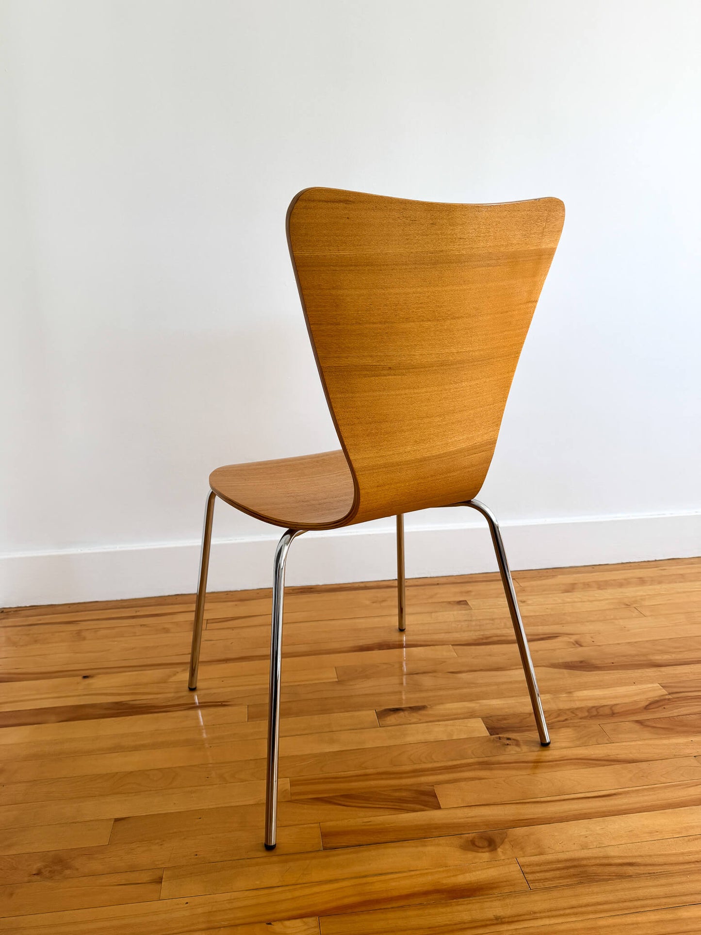 Chaises vintage scandinaves style Series 7 d'Arne Jacobsen