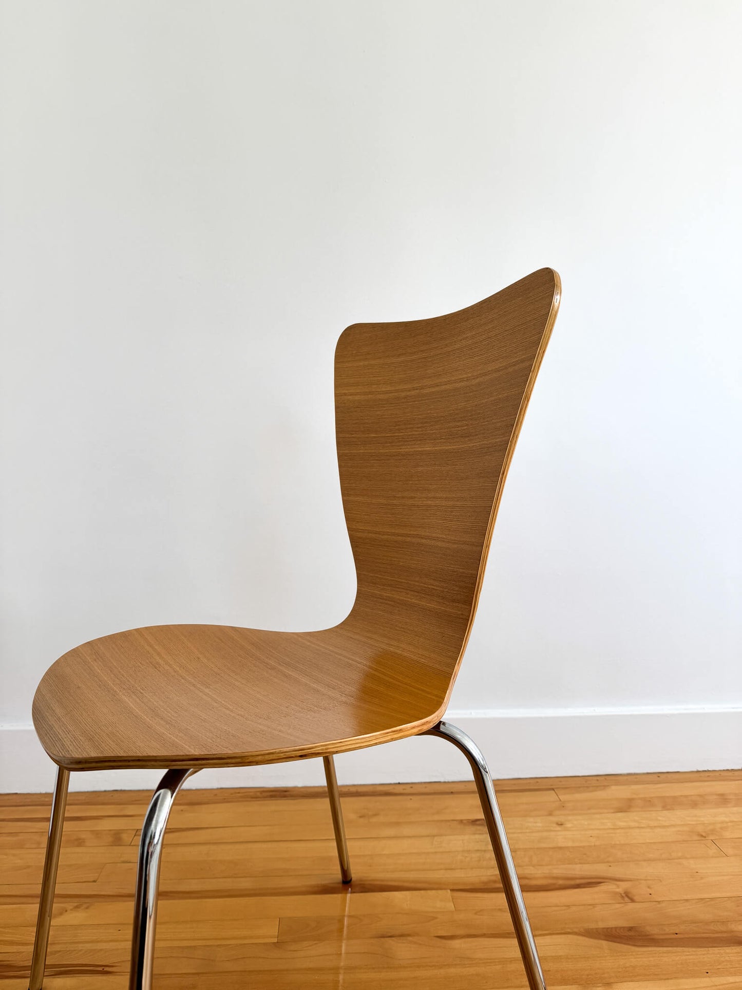 Chaises vintage scandinaves style Series 7 d'Arne Jacobsen