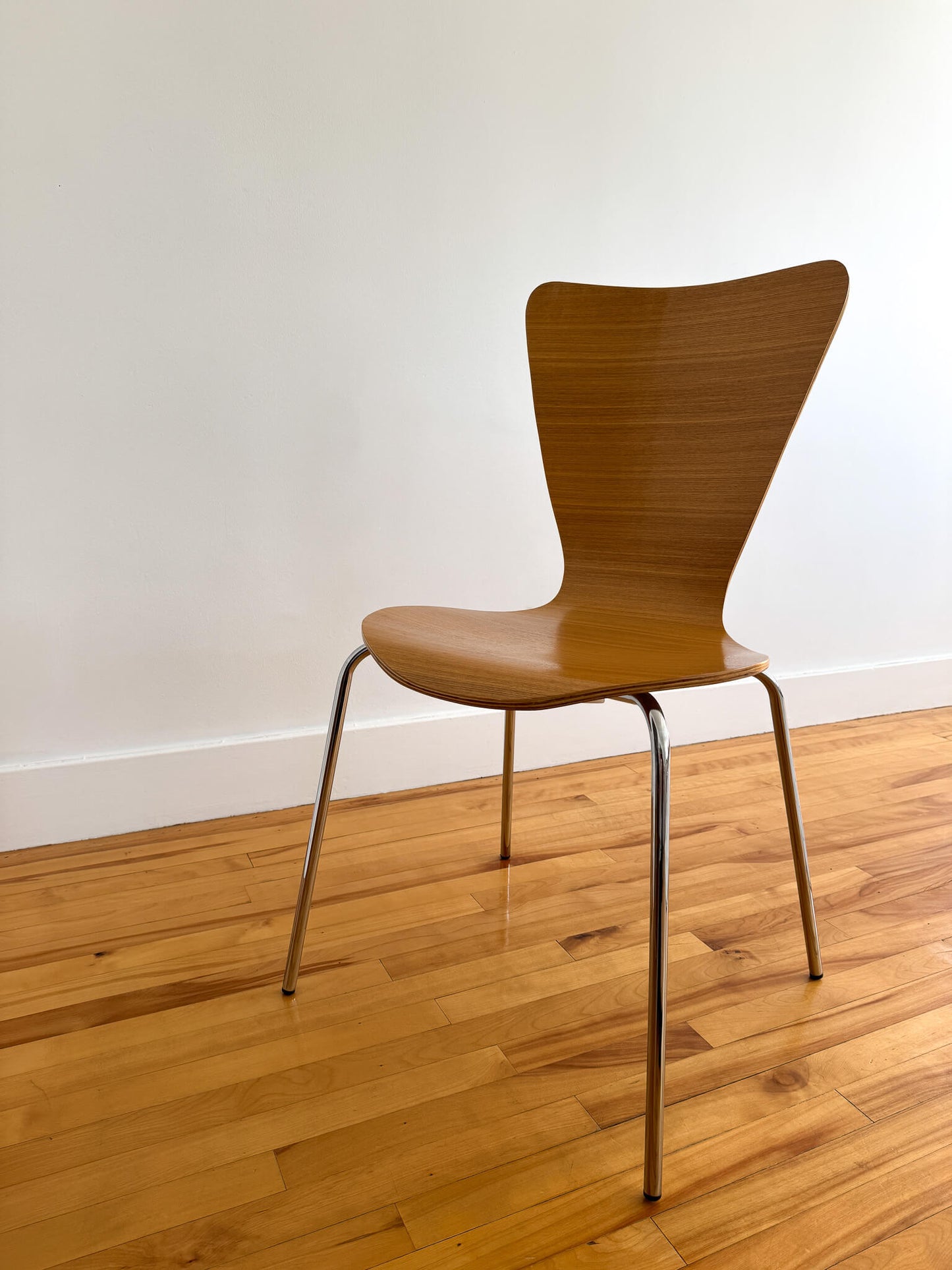 Chaises vintage scandinaves style Series 7 d'Arne Jacobsen