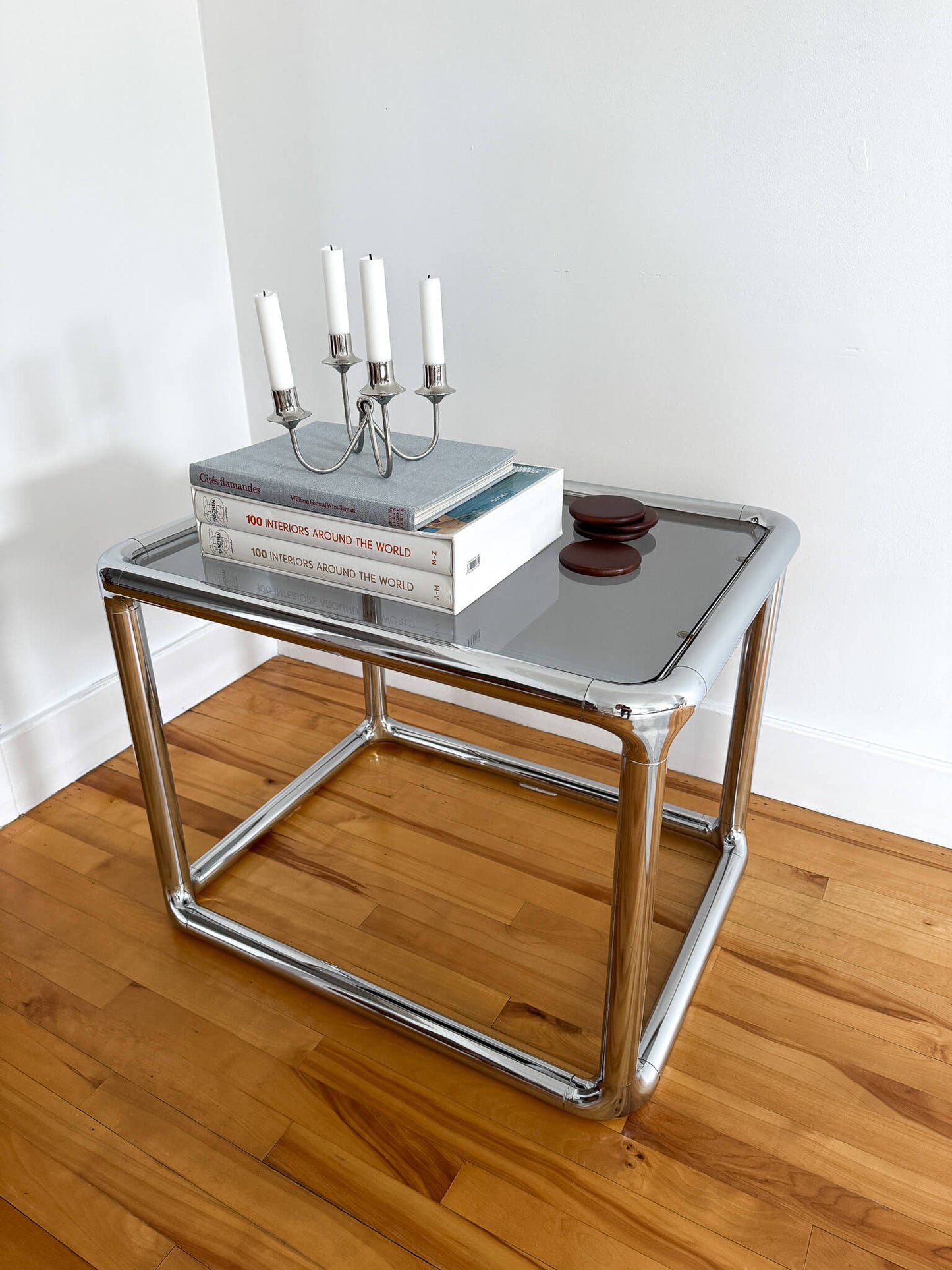 Table d'appoint tubulaire vintage en chrome et verre teinté