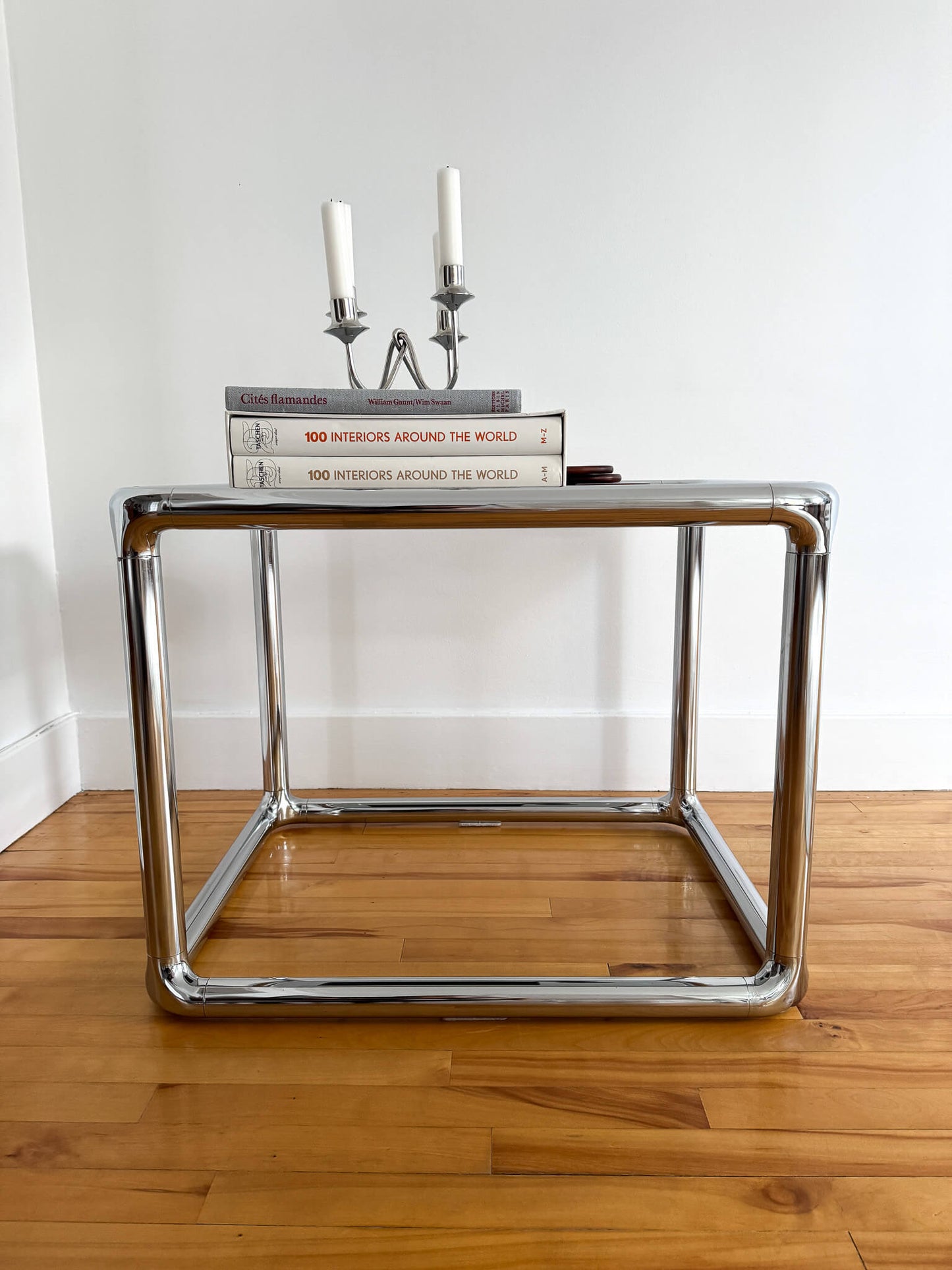 Table d'appoint tubulaire vintage en chrome et verre teinté