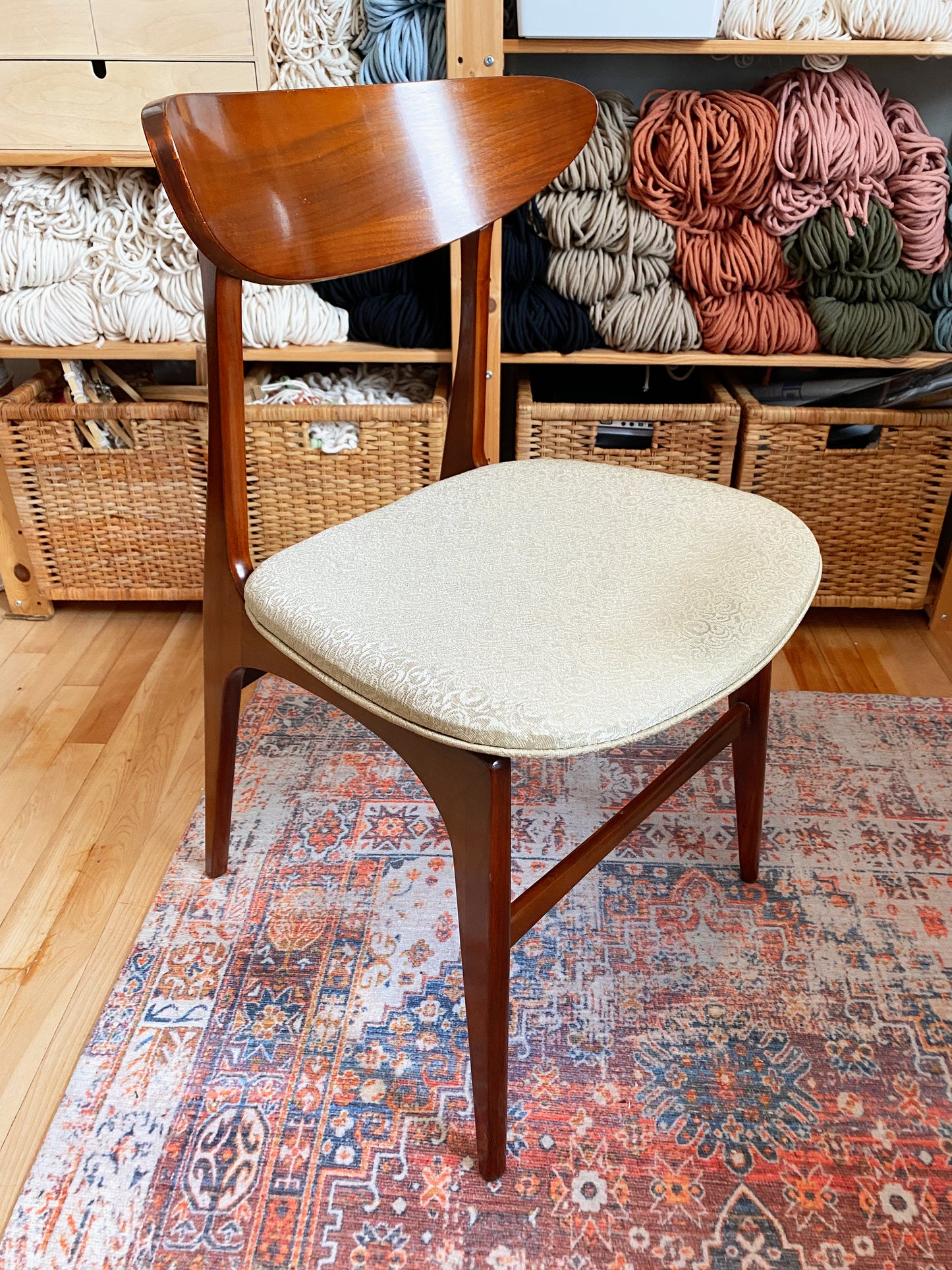 Bureau Mid-century avec chaise assortie