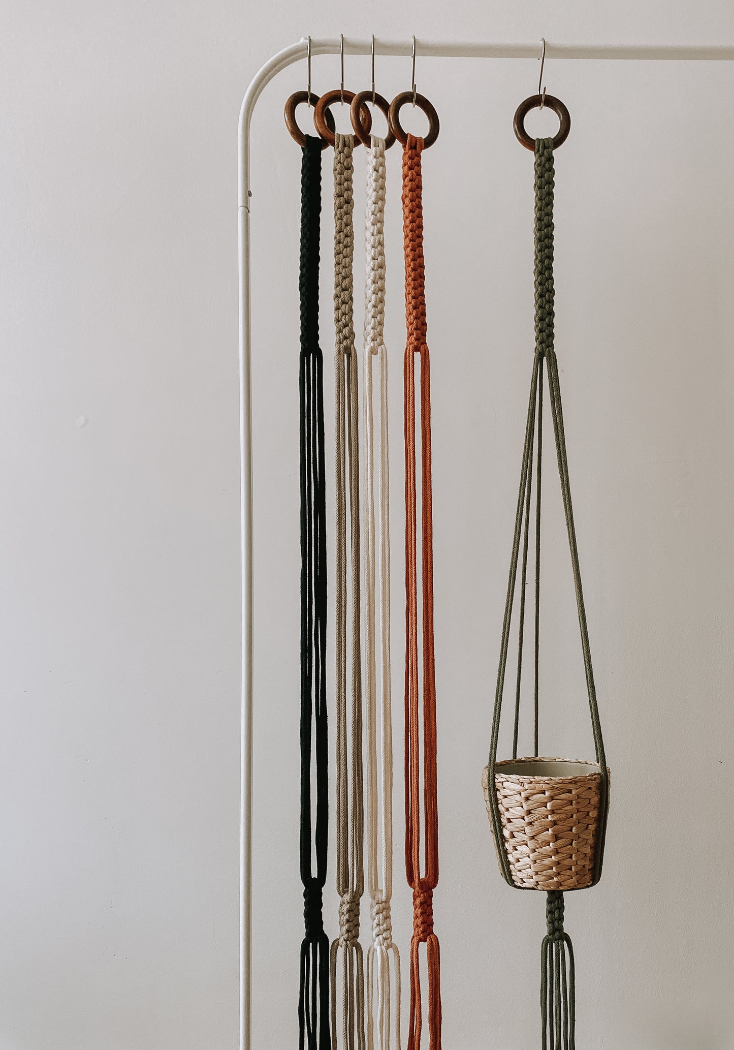 SOFIA, jardinière suspendue en macramé