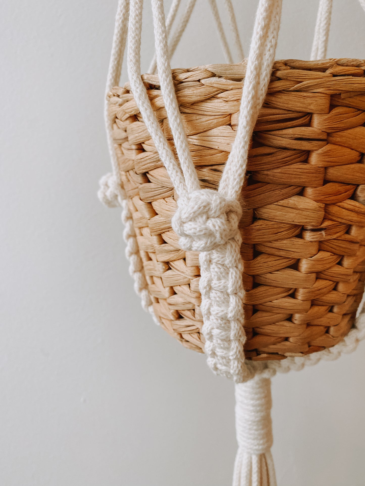 CAPUCINE, jardinière suspendue en macramé