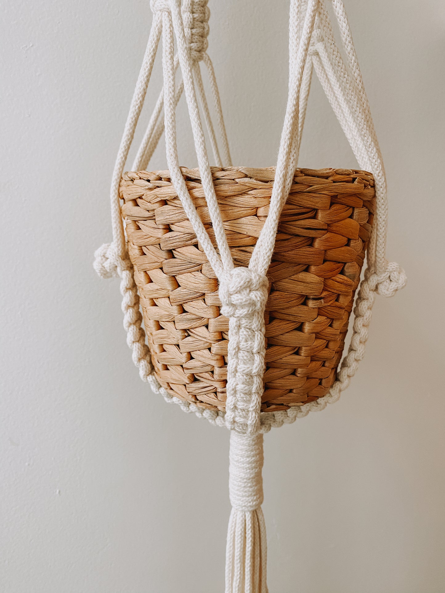 CAPUCINE, jardinière suspendue en macramé