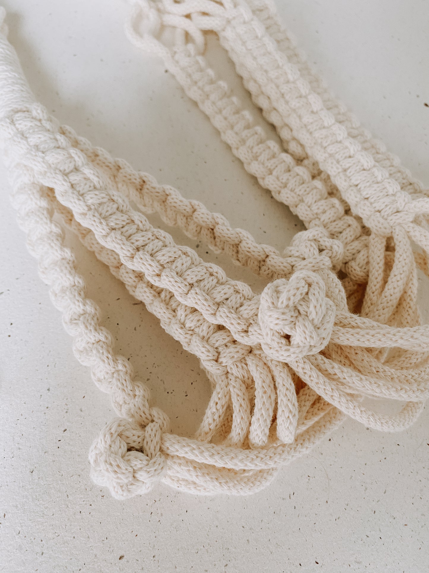 CAPUCINE, jardinière suspendue en macramé