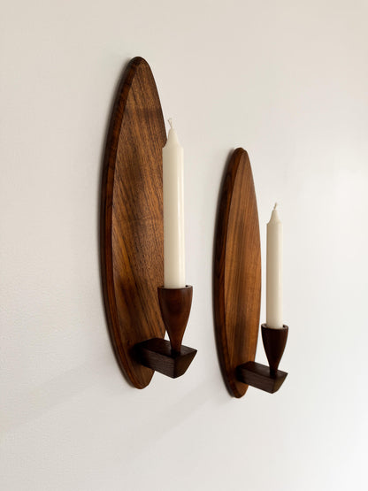 Paire de chandeliers muraux Mid-Century en teck