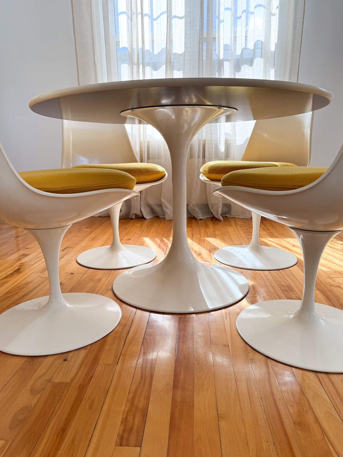 Ensemble de salle à manger vintage Tulipe de 4 chaises et une table, 60s
