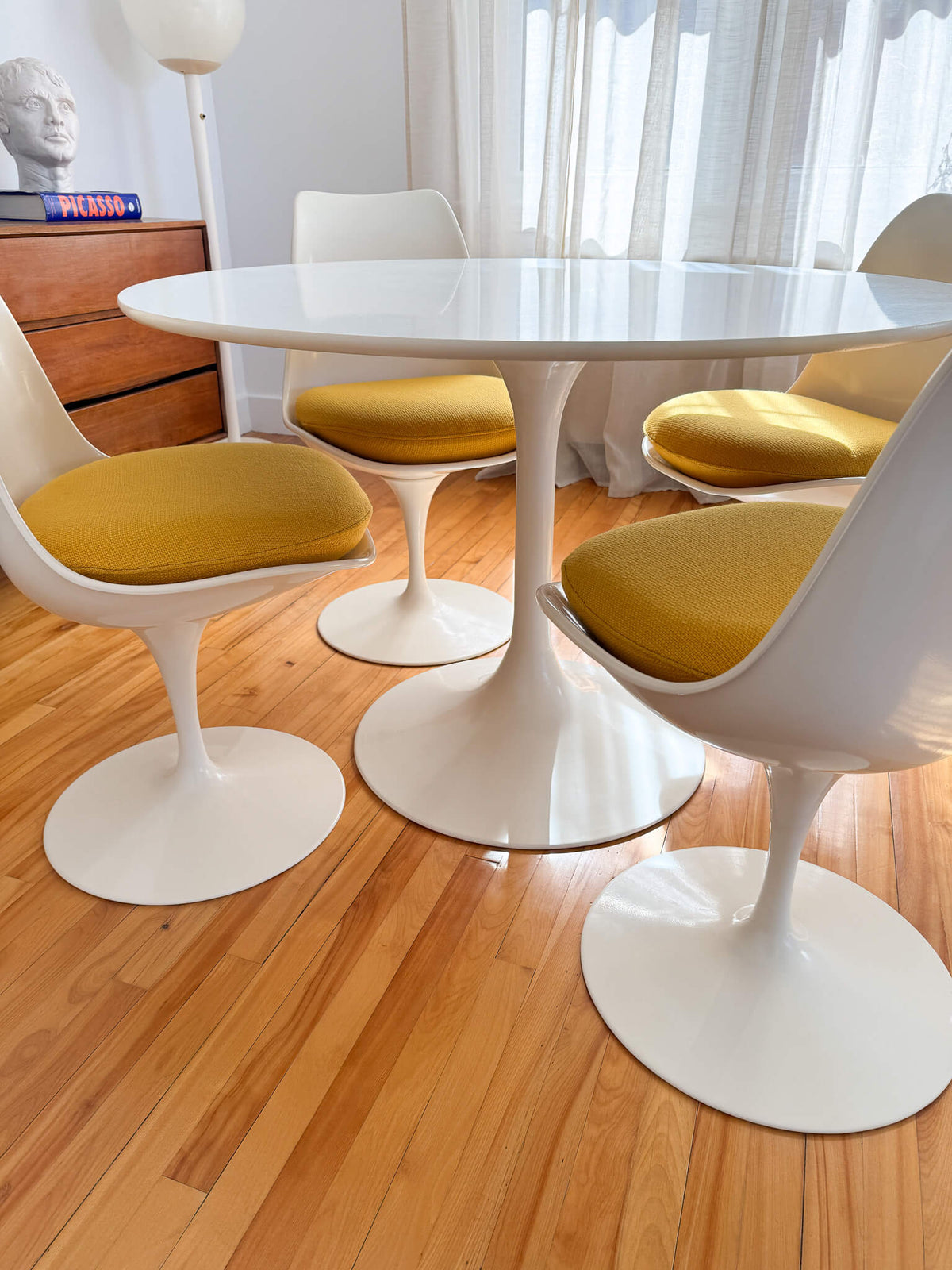 Ensemble de salle à manger vintage Tulipe de 4 chaises et une table, 60s