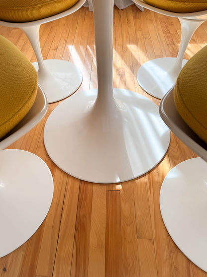 Ensemble de salle à manger vintage Tulipe de 4 chaises et une table, 60s