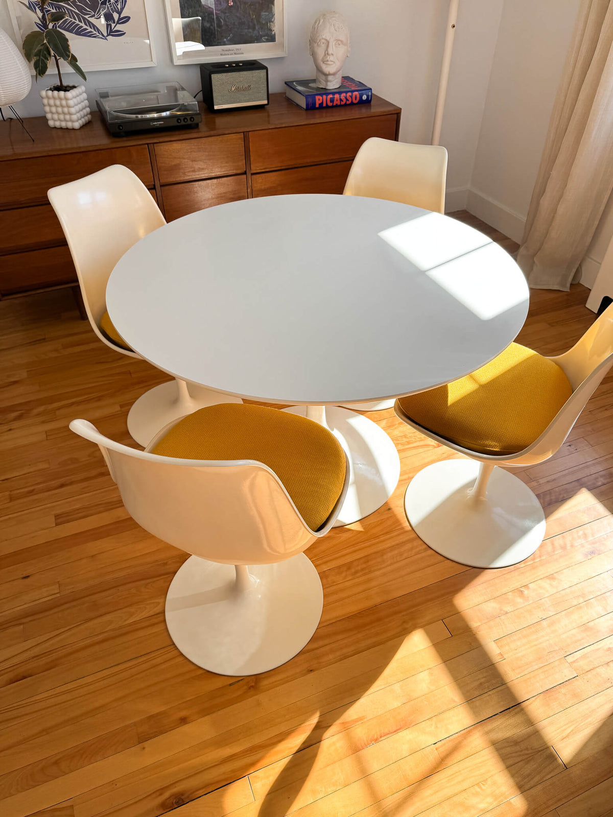 Ensemble de salle à manger vintage Tulipe de 4 chaises et une table, 60s