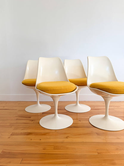 Ensemble de salle à manger vintage Tulipe de 4 chaises et une table, 60s