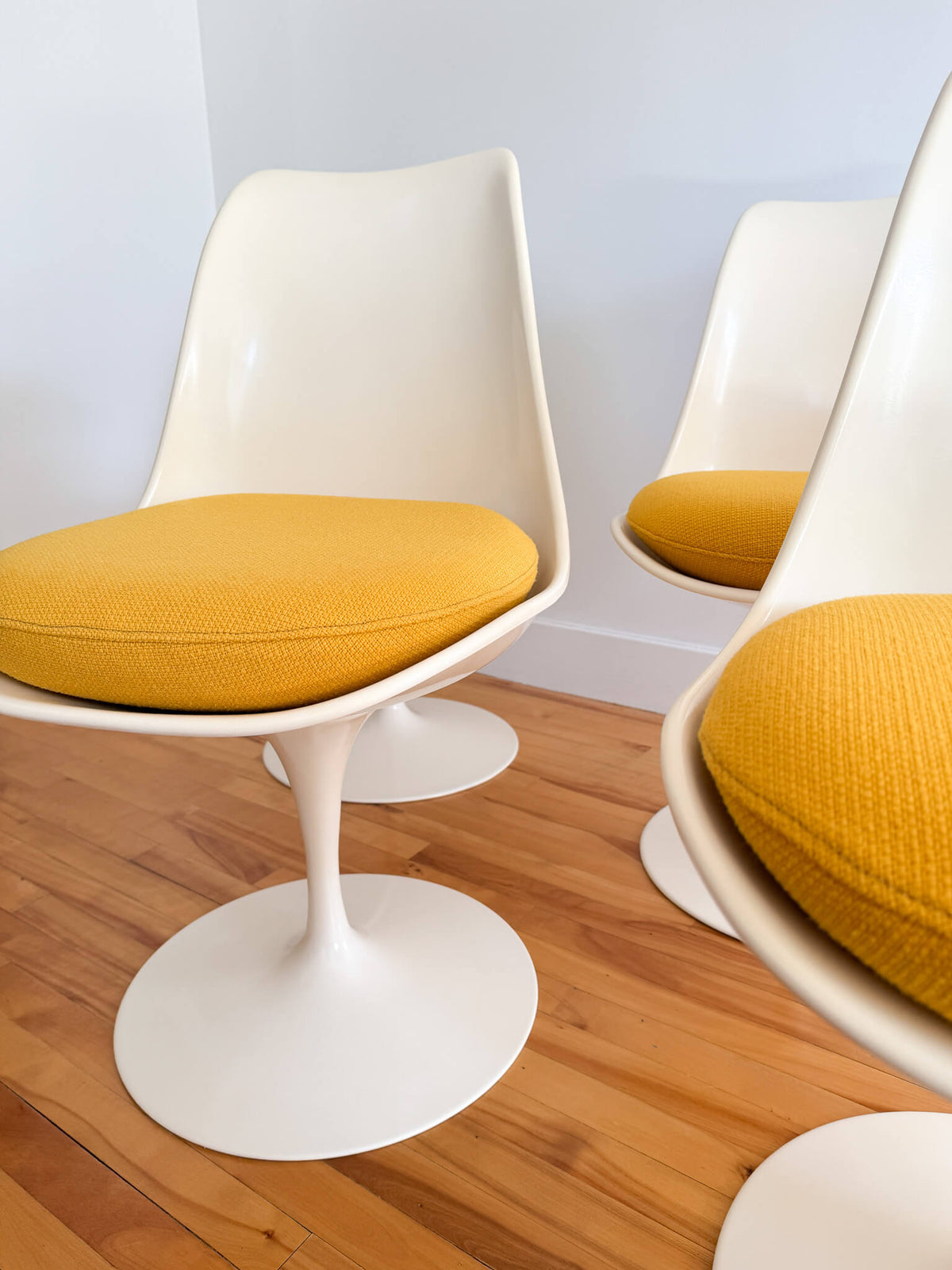Ensemble de salle à manger vintage Tulipe de 4 chaises et une table, 60s