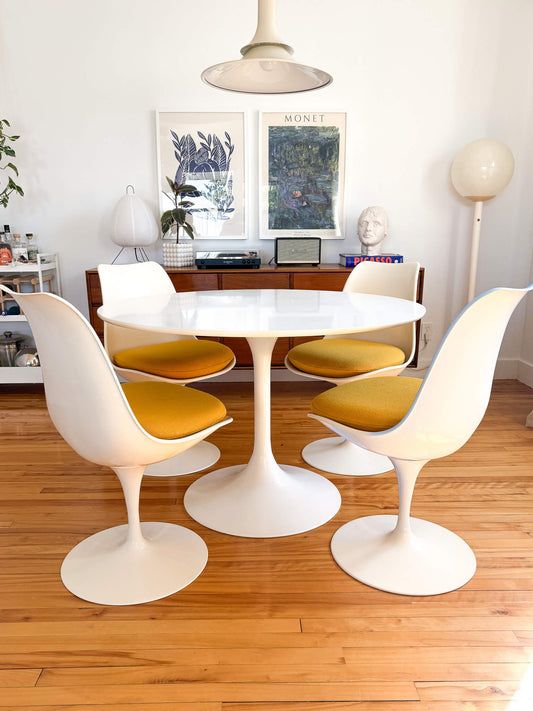 Ensemble de salle à manger vintage Tulipe de 4 chaises et une table, 60s