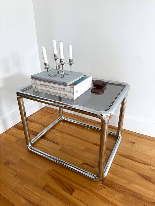 Table d'appoint tubulaire vintage en chrome et verre teinté