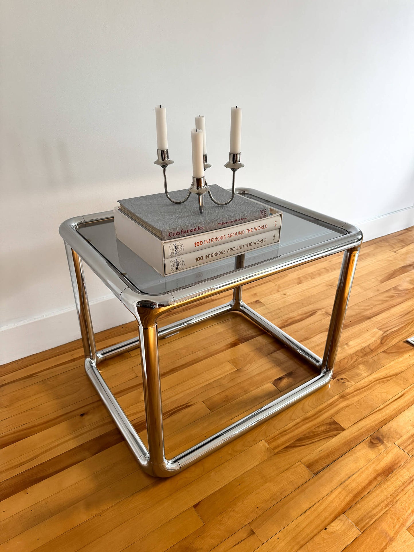 Table d'appoint tubulaire vintage en chrome et verre teinté