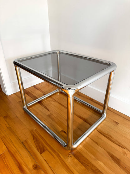 Table d'appoint tubulaire vintage en chrome et verre teinté