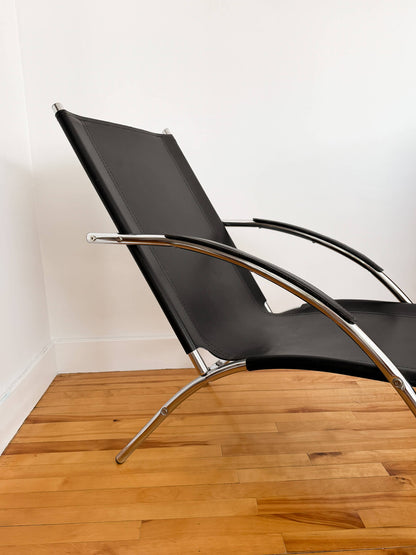 Fauteuil vintage en cuir noir et tubulure chromée Mid-Century