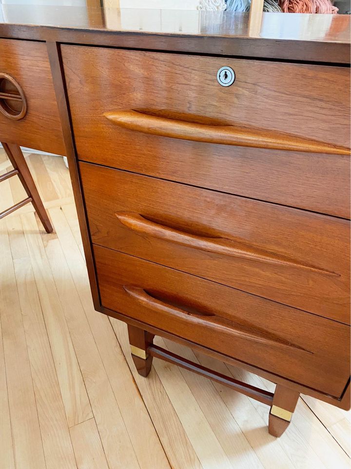 Bureau Mid-century avec chaise assortie