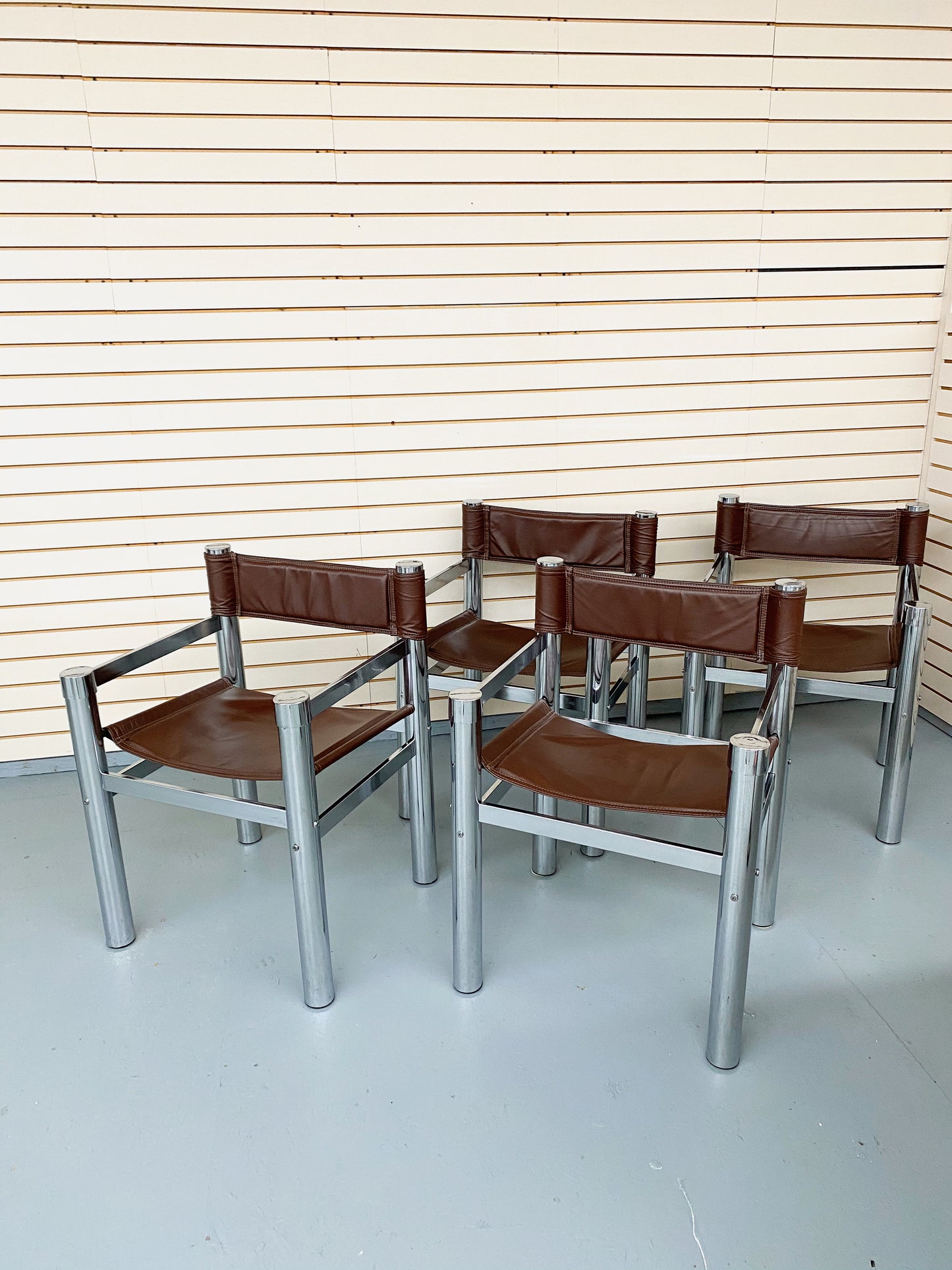 Chaises Mid-century en cuir et chrome